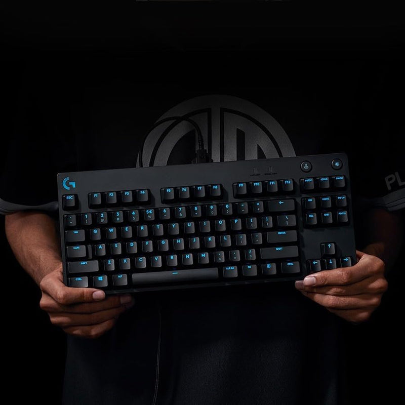 Teclado Mecânico Gamer Logitech G PRO com Layout US, RGB LIGHTSYNC, Design TKL, Cabo Destacável e Switch Exclusivo GX Blue Clicky